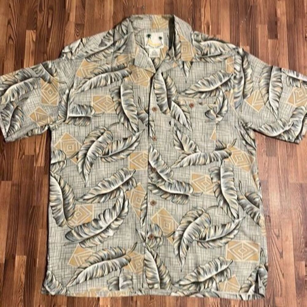 Banana cabana men’s short sleeve button down Hawaiian silk shirt. Size M.